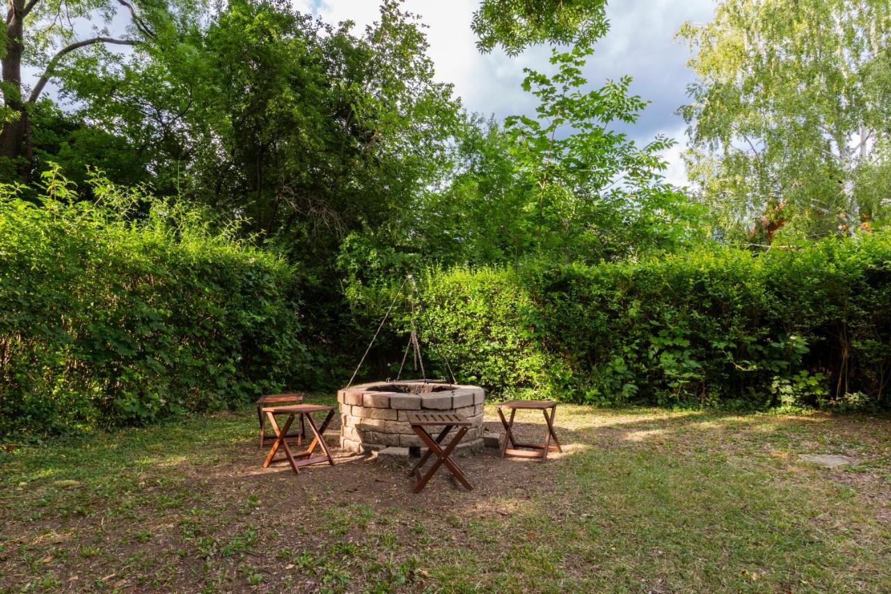 Cottage By The Lake Balatonudvari Bagian luar foto